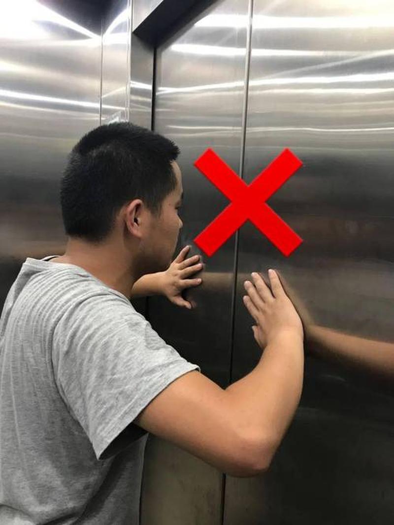 被困在电梯